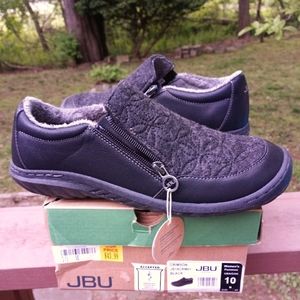 JBU women's size 10 slip on shoes